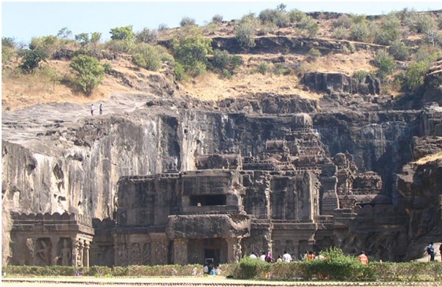 /hemp_ancient_building_India